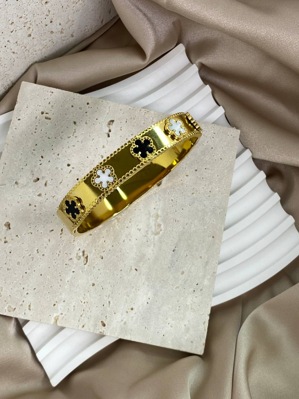 CAMELIA *FLOWER BANGLE*