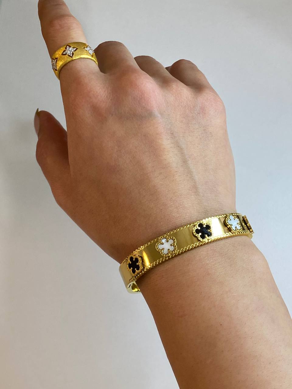CAMELIA *FLOWER BANGLE*