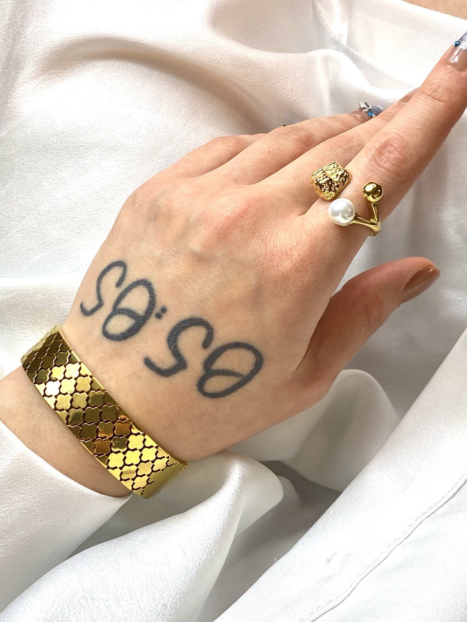 LATOYA *CLOVER BANGLE*