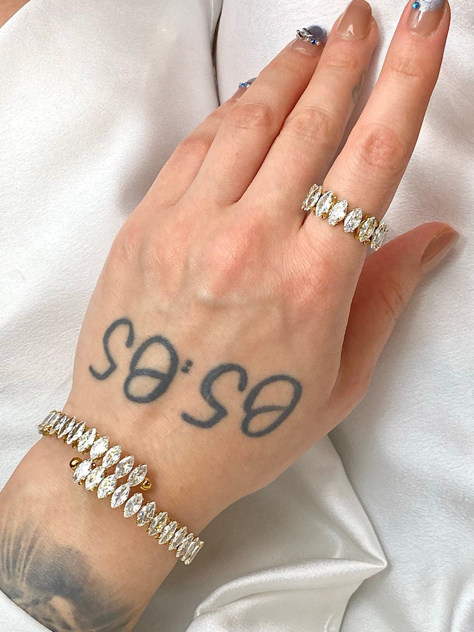 SELINA *TENNIS STYLE BANGLE*