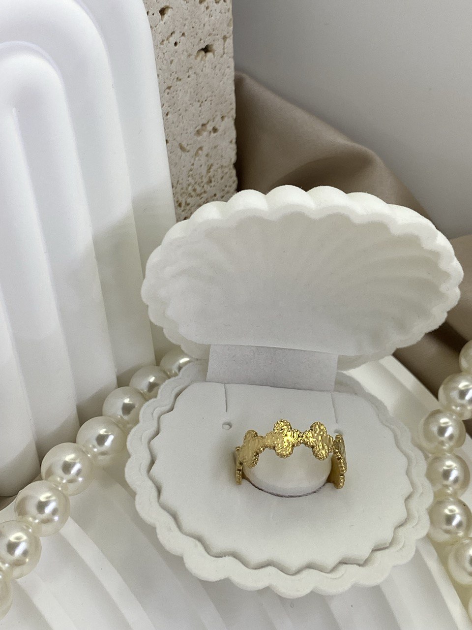 ESSY * CLOVER RING *