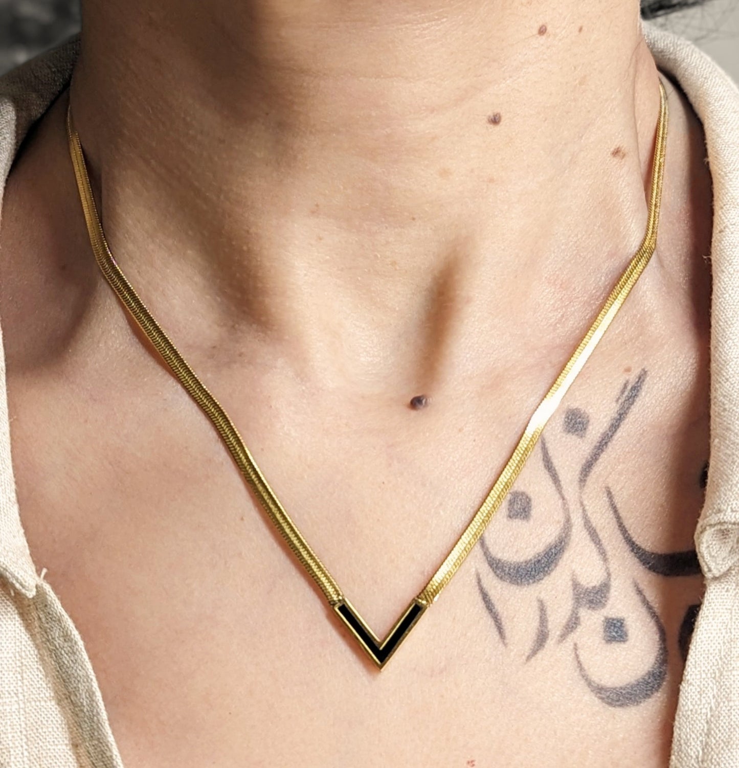 VERONICA *ONYX V CHARM NECKLACE *