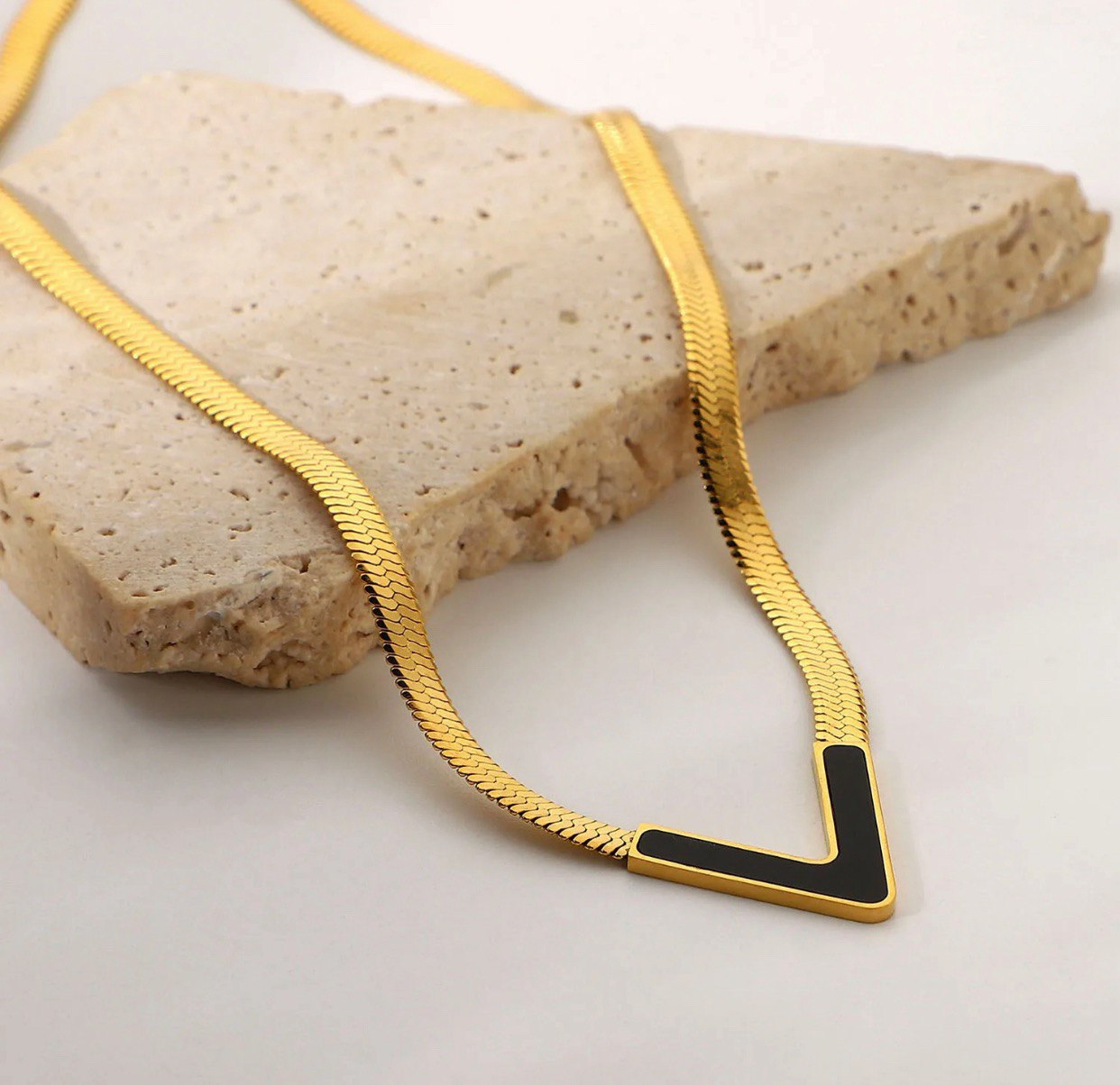 VERONICA *ONYX V CHARM NECKLACE *