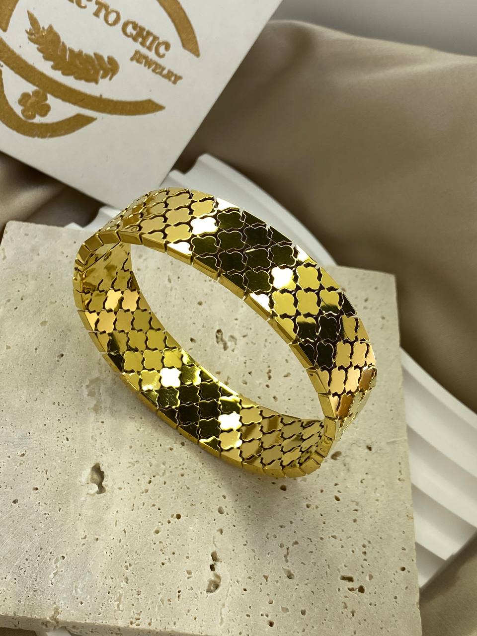 LATOYA *CLOVER BANGLE*