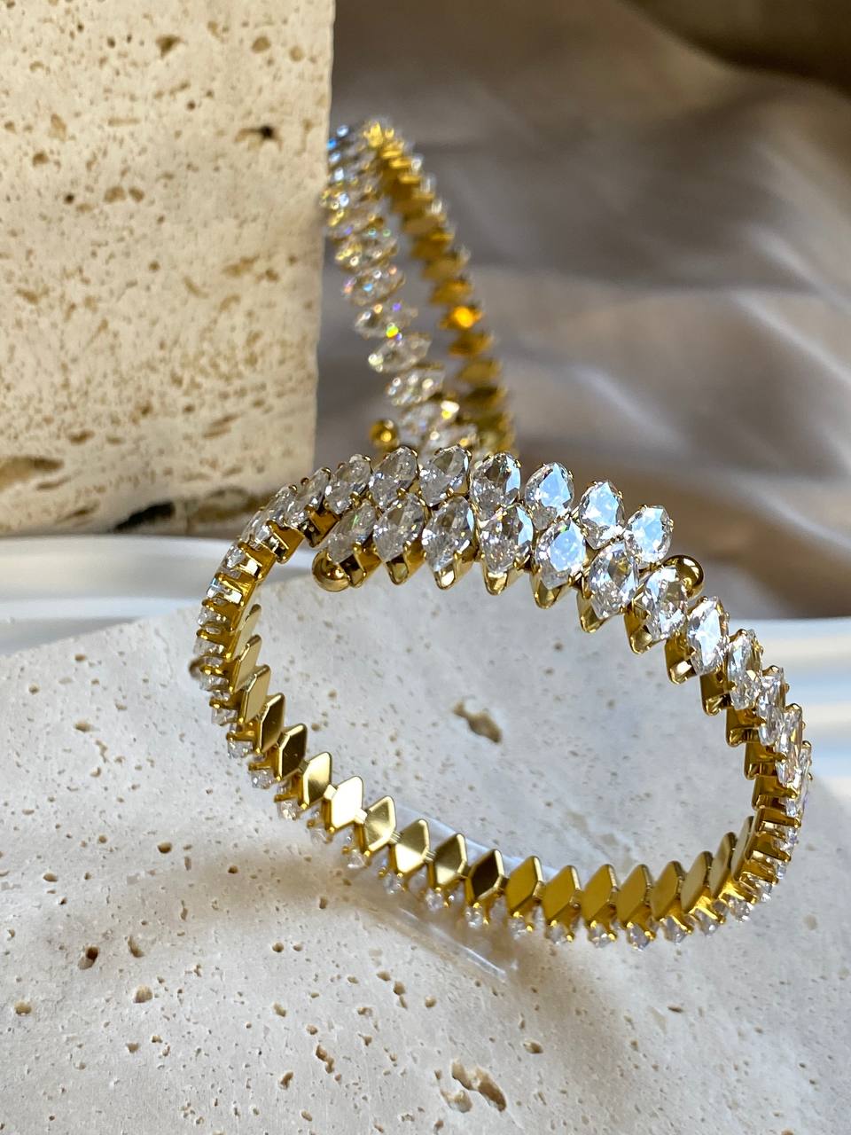 SELINA *TENNIS STYLE BANGLE*