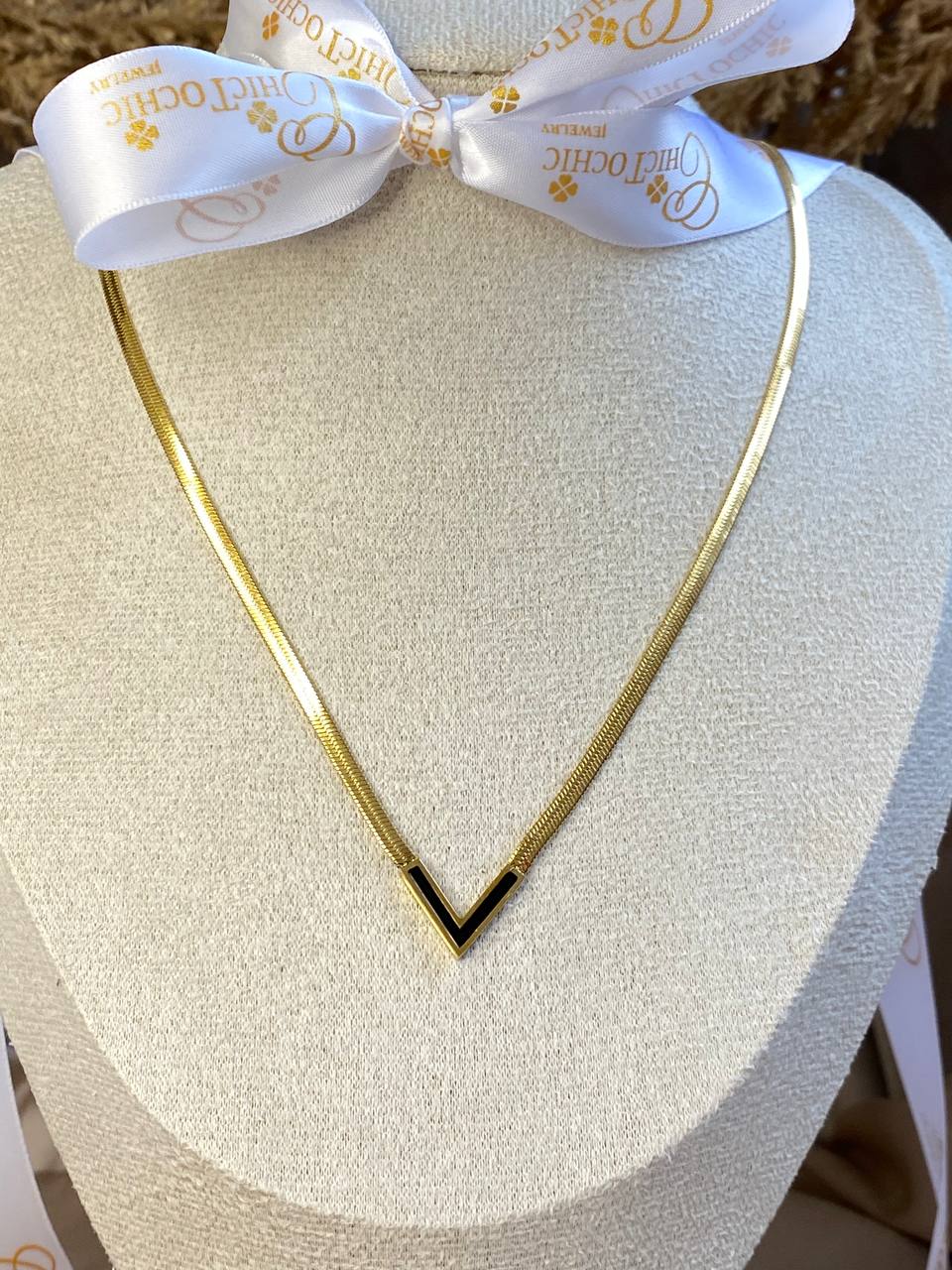 VERONICA *ONYX V CHARM NECKLACE *