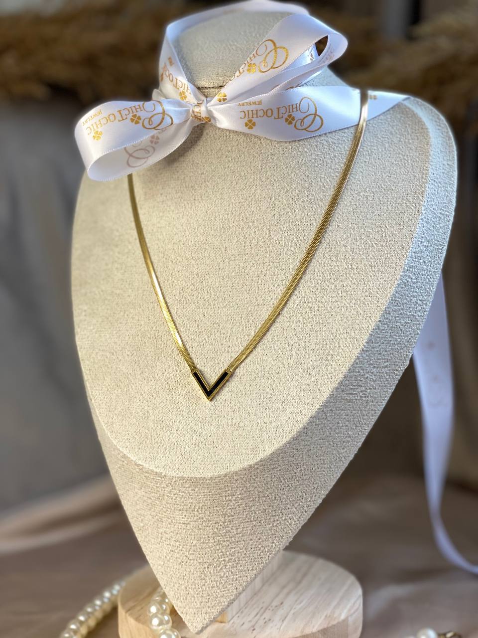 VERONICA *ONYX V CHARM NECKLACE *