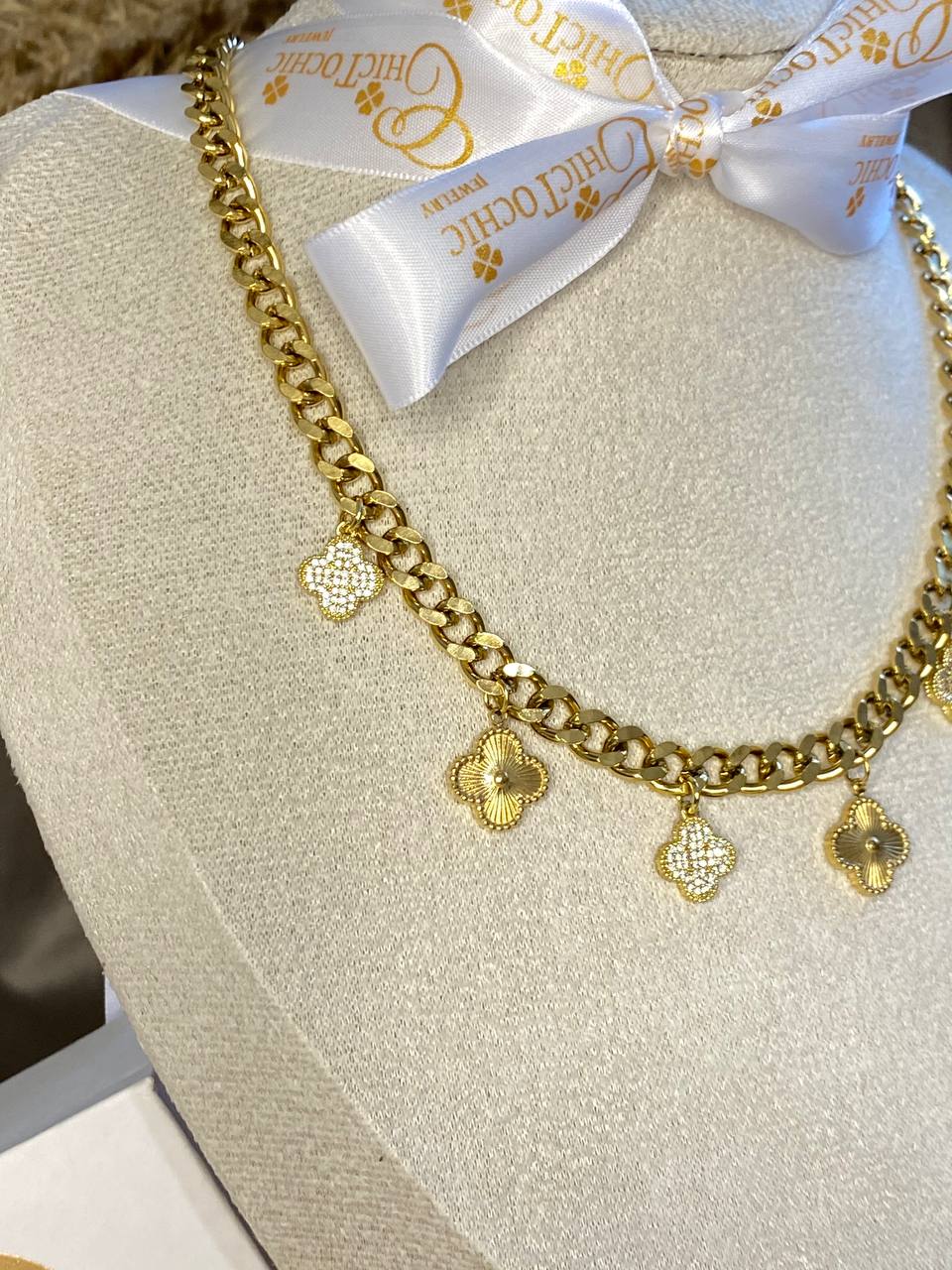 TALAYA *CLOVER SPARKLE NECKLACE*