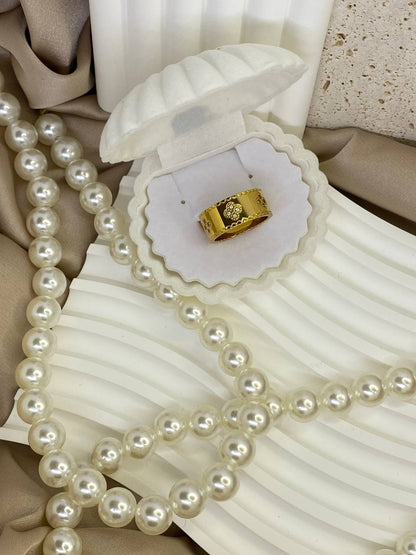 CHRISY * CLOVER RING *